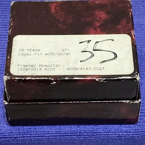 O.C. Tanner Freeman Hospital 35 Year Service Lapel Pin 10K Gold W/ Original Box - Picture 9 of 10